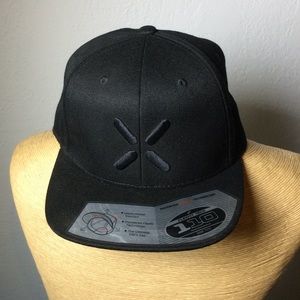110/OneTen Flexfit Tech, Pax Logo Black Cap, New
